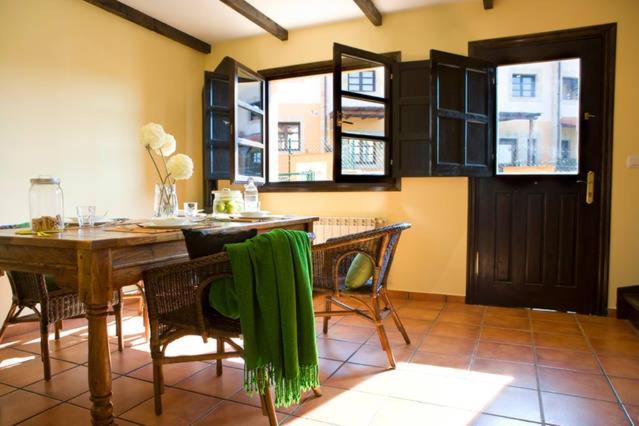 Apartamentos Santillana Del Mar Exteriör bild