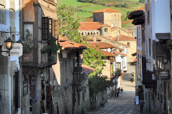 Apartamentos Santillana Del Mar Exteriör bild